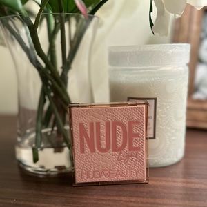 Huda Beauty Nude Light Eyeshadow Palette
